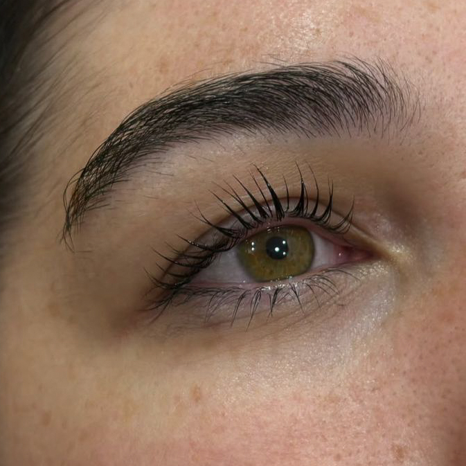 lifting-pestañas-esencia-estetica-montilla